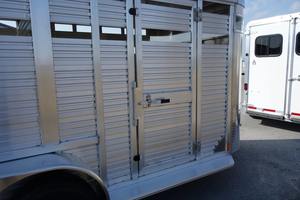 Remolque para Ganado de 30 pies y 3 Pisos, Usado, Estándar Austriaco, para Transporte de Caballos, Disponible para Venta al por Mayor - Product Image 4