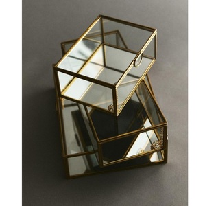 กล่องเครื่องประดับแก้วสีทองจากราชวงศ์ได้เปิดตัวด้วยวัสดุโลหะที่ประณีต - Product Image 4