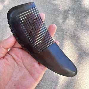 Peine de cuerno natural hecho a mano, suave para el cabello con acabado suave, perfecto para el aseo diario, diseño ecológico y duradero - Product Image 2