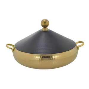 En acier inoxydable plaqué or, élégante et durable, la casserole ronde en métal parfaite pour tous les repas et occasions. - Product Image 1