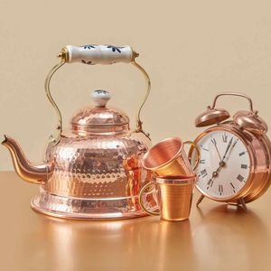 Tetera de cobre con perfil elegante, producto para preparar té en la estufa, ideal para decoración de cocina y regalos premium. - Product Image 5