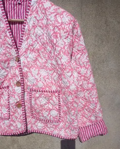 Chaqueta de algodón acolchada hecha a mano india de gran venta Jaipuri Vintage algodón Kantha chaqueta con estampado Floral Reversible - Product Image 3