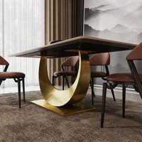 Table à manger rectangulaire contemporaine Moon Design avec plateau en marbre noir et or, structure métallique stable et pieds en acier inoxydable pour salle à manger