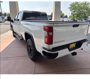 Clean prístino 2022 Chevrolet Silverado 3500HD - Product Image 3