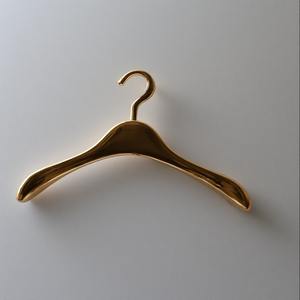 Traditional Brass Single Tier Hanger for Kitchen and Minimalist Interiors Durable Structure and Clean Look - Product Image 3