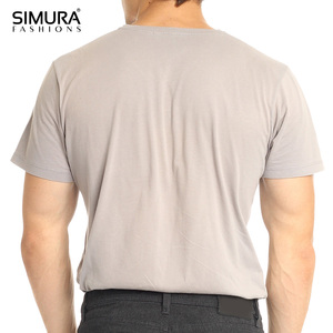 เสื้อยืดคอกว้างผู้ชาย SIMURA FASHIONS แขนสั้น ผ้าฝ้ายผสมโพลีเอสเตอร์ พิมพ์ลายตัวอักษร ดีไซน์ลำลอง ทรงเข้ารูป สีตามสั่ง - Product Image 4