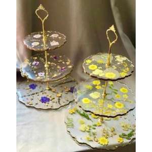 Soporte de pastel de resina de diseñador con acabado de resina vertida a mano que garantiza una exhibición de postres visualmente impresionante para configuraciones de eventos de lujo - Product Image 6