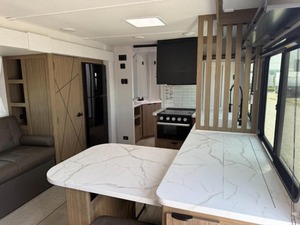 Remolque NEATLY 2026 F-o-r-e-s-t R-i-v-e-r Wildwood 300I-C-E listo para la venta - Product Image 6