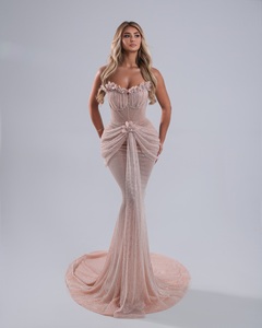 Robe de soirée de luxe sirène pêche nude faite main par Crystal Couture, taille naturelle unique, longueur ras du sol, sans bretelles - Product Image 1