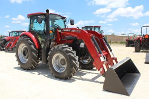 Tractor agrícola CASE IH Farmall 120C con 117 (87 KW) caballos de fuerza bruta 12x12 24x24 transmisión mecánica cabina de potencia en condición usada - Product Image 6