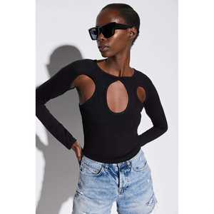 Blusa Negra con Diseño Detallado en el Dedo, Estilo Casual Corto, Manga Casquillo, Logotipo Frontal, 100% Poliéster - Product Image 2