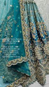 Diseñador Lehenga Choli con pavo real y patrón de flores bordado - Product Image 3