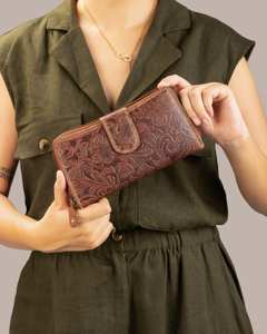 Cartera de cuero mecanizada a mano, billetera con ranura para tarjeta con ventana de identificación, billetera larga de cuero genuino de calidad superior con cierre de cremallera de diferentes estilos - Product Image 4