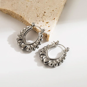 Pendientes de aro de acero inoxidable con forma geométrica y lazo chapado en oro de 18 quilates de nuevo diseño al por mayor - Product Image 3