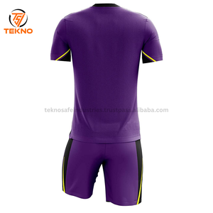 Camisetas de fútbol ligeras de alta calidad con logotipo de equipo personalizado, venta en línea, pantalones cortos sublimados, técnica de impresión, uniforme de fútbol OEM - Product Image 2