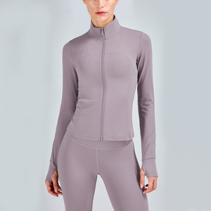 Conjunto de camiseta sin mangas y mallas deportivas para mujer, ropa de gimnasio, ropa de yoga, logotipo personalizado, ropa deportiva OEM, ropa de entrenamiento de dos piezas - Product Image 4