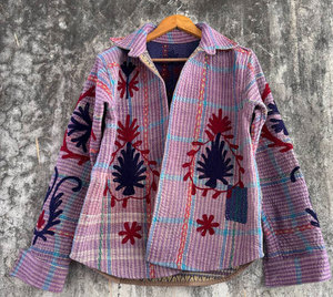 Veste chemise bohème en coton vintage Kantha Suzani – Veste surdimensionnée brodée et matelassée faite à la main - Product Image 3