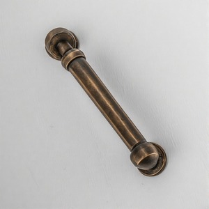 Boldique Heritage Lever Majestic Aura Premium Poignée de porte en noir mat et or pour portes en bois haut de gamme - Product Image 2