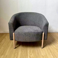 Fauteuil d'Angle Scandinave Moderne Gris en Tissu, Pieds en Bois Naturel, Fauteuil d'Appoint Style Milieu de Siècle pour Salon