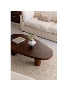 Table basse en bois construite en bois massif offrant une robustesse durable et une présence élégante dans le salon - Product Image 1