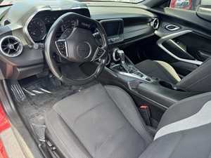 Camar0 1LT d'occasion en bon état, automatique, conduite à gauche, coupé, sièges en cuir, pneus R16 - Product Image 4