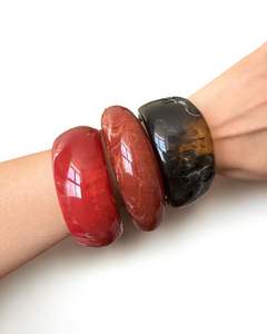 Bracelets en résine imperméables faits à la main pour femmes, bijoux élégants et modernes, couleurs personnalisables, logo pour les fêtes, les mariages, les cadeaux - Product Image 1