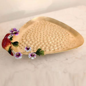 Plateau de service de Noël en marbre décoratif contemporain avec poignées dorées brillantes et incrustations en laiton - Product Image 2