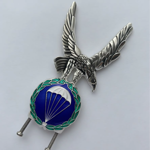 Insignia de Metal Personalizada de Paracaidista con Águila, Pin de Solapa con Esmalte Artesanal y Cierre de Rosca y Mariposa para Souvenir y Colección - Product Image 1