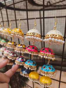 Look royal Jhumkas Léger Jhumkas Parfait pour toute occasion Collection Jhumka audacieuse et belle pour les femmes - Product Image 4