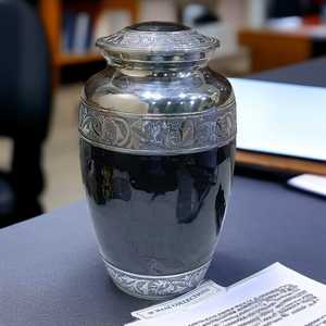 Urnes en métal élégantes pour stocker les restes incinérés avec dignité et grâce disponibles à un prix abordable - Product Image 2