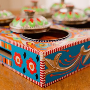 Boîte à épices en métal à imprimé multicolore reflète un style de vie de cuisine minimaliste et pratique, favorisant une préparation des repas plus rapide. - Product Image 4