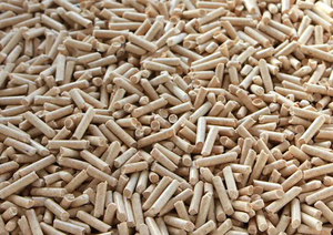 Granulés de bois bio-carburant 100% pin haute densité, diamètre 6-8 mm, teneur en cendres de 0,5%, 4600 J par caloire, conditionnés en sacs plastiques de 15 kg - Product Image 4