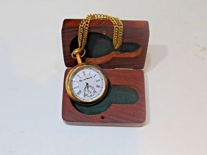 Montre de poche vintage Victoria London 1875 Montre de poche en laiton avec boîte en bois Gif - Product Image 2