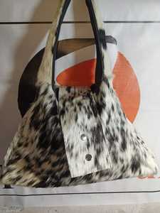 Authentic Elegant Genuine Cowhide Leather Women's Handbag Smooth Fashion Accessory for Ladies - Product Image 4