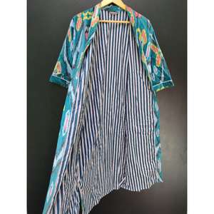 Venta al por mayor de batas de baño de terciopelo de alta calidad con logotipo frontal estilo de lujo transpirable y de secado rápido para mujeres ropa de ocio para el hogar - Product Image 5