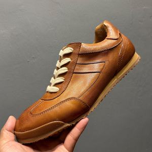 รองเท้ากีฬาลำลองแฟชั่นสำหรับผู้หญิง รองเท้าผ้าใบทันสมัยสำหรับเดิน วิ่ง กิจกรรมกลางแจ้ง ดีไซน์ระบายอากาศได้ดีและสวมใส่สบาย - Product Image 1