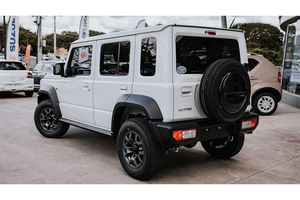Suzuki Jimny GLX 5 portes 2024 d'occasion en excellent état, 4x4, faible kilométrage - Product Image 6
