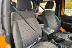 2024 Sport 4x4 Volante a la Izquierda Asientos de Cuero Sin Reserva 1 Propietario Transmisión Manual de 6 Velocidades Acabado Transparente Mayormente sin Modificaciones - Product Image 2