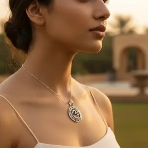 จี้พระอมทำมือจากเงินแท้ 925 ประดับด้วยหินสีเขียว เครื่องประดับทางศาสนา พร้อมเพชรและมุก ของขวัญที่สมบูรณ์แบบ - Product Image 2