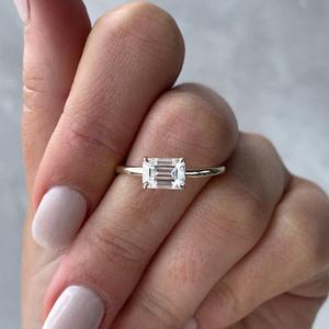 Anillo de Compromiso con Diamante Cultivado en Laboratorio de 2.00ct, Claridad VS, Color EF, Estilo Solitario de Oriente a Occidente - Product Image 1