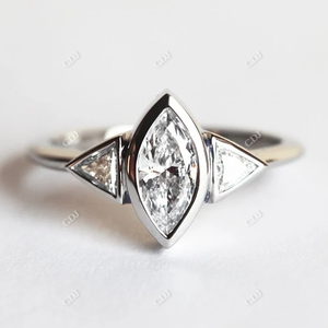 Anillo de Compromiso y Matrimonio Clásico con Tres Piedras de Moissanita Corte Marquesa y Trillón, Engaste de Oro Blanco de 14K, Certificado GRA - Product Image 1