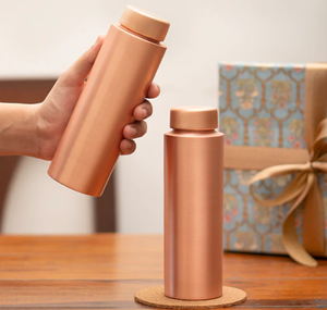 Bouteille d'eau en cuivre pur faite à la main avec surface de marteau pour l'eau bouillante - Product Image 4