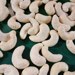 Noix de cajou Kaju Badam Noix de cajou SANTIGO Noix de cajou W240 Service 24/24 - Product Image 1