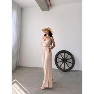 Ensemble deux pièces chic bohème : haut court à bretelles et pantalon fendu en mousseline pour le printemps/été - Product Image 1