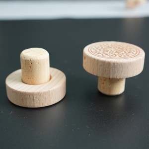 <span class=keywords><strong>Bouchon</strong></span> de bouteille de bière de vin en bois de hêtre en forme de T personnalisé d'usine - Product Image 3
