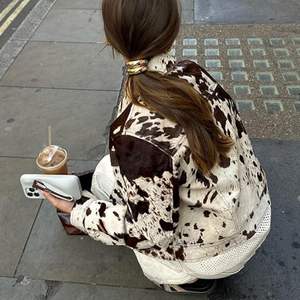 Chaqueta de invierno de cuero genuino para mujer, cuello vuelto sólido, mangas completas, forro de satén transpirable, impermeable, a prueba de viento, personalizado - Product Image 3