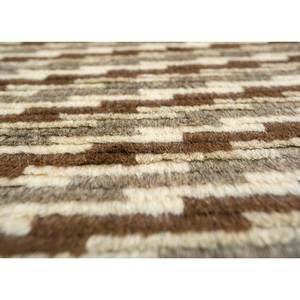 พรมขนสัตว์ถักมือสีเบจและสีน้ำตาล รุ่น Pae-1313 ลายทาง สำหรับตกแต่งห้องนั่งเล่นหรือทางเดิน ขนาด 9x12 ฟุต เหมาะสำหรับวัยรุ่น - Product Image 3