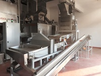 SUISER MAKINE RVS Notenmolen Hakmachine 3 Rollen 250 Kg/u