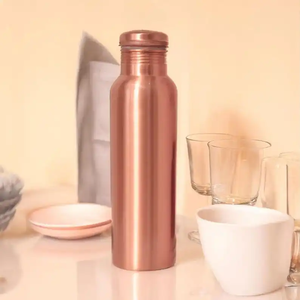 Bouteille d'eau en cuivre pur faite à la main AZ ENTERPRISES |   Vase à boisson moderne en cuivre écologique grande capacité avec couvercle pour le bureau - Product Image 2