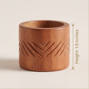 Anneau de serviette en bois rond sculpté motif chevron, décoration de table moderne, hauteur 1,5 pouce, finition durable - Product Image 1
